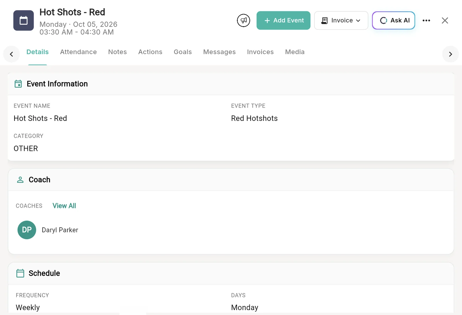 Outcoach class details screen with tabs for attendance, notes, goals, messages and invoices